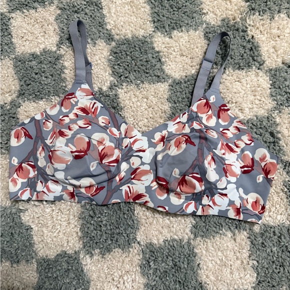 KNIX padded V-neck bra thin strap in winter gardenia floral gray lightweight 3 - Picture 3 of 10